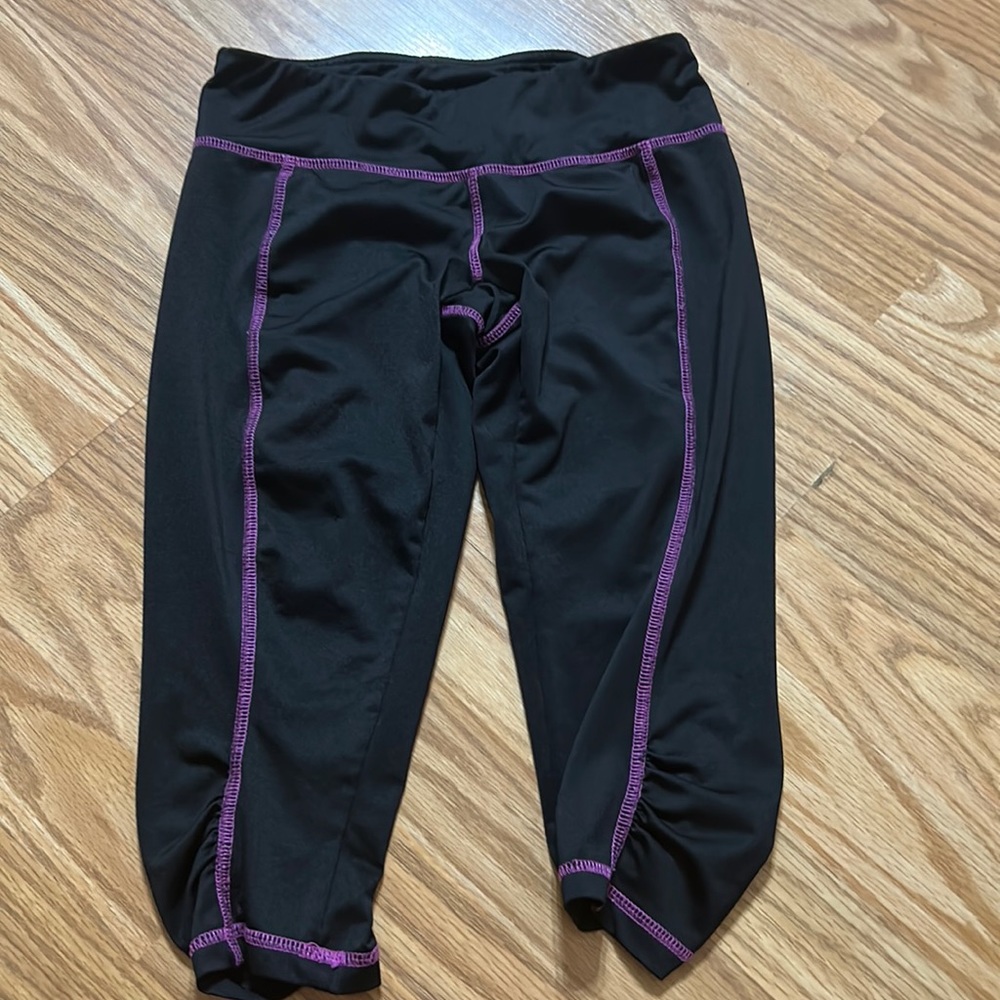 🌼 Ladies crop workout leggings ❤️🖤🌼
